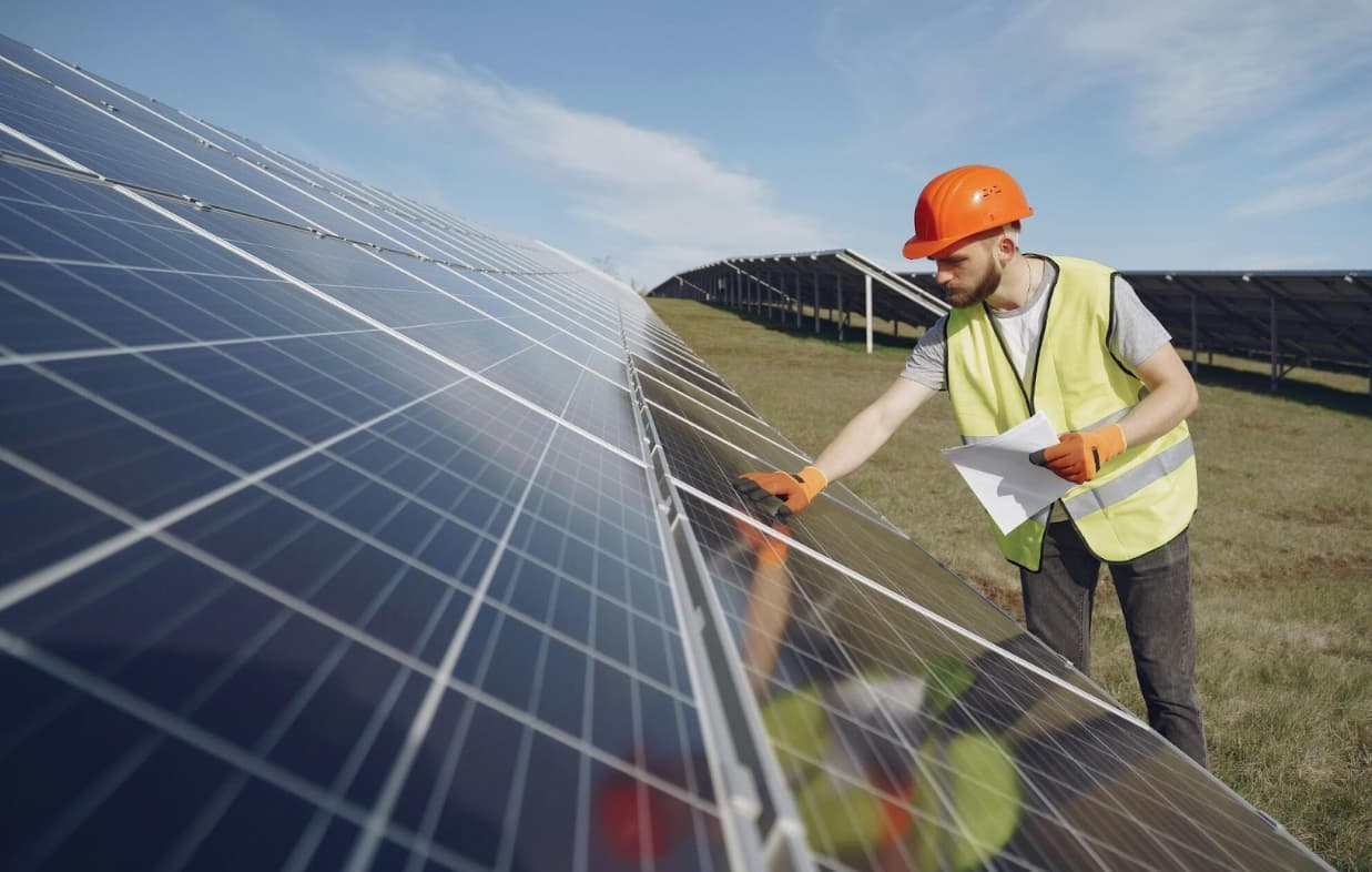 How Solar Maintenance Services Can Save Money